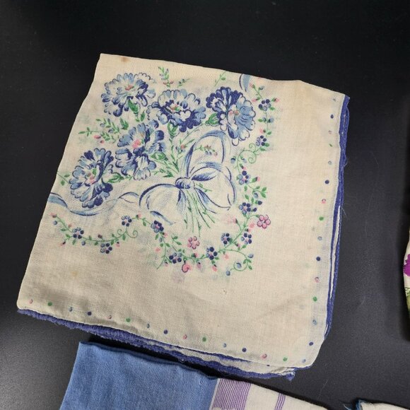 Vintage Handkerchief Lot With Floral Embroidery Cross-Stitch CM2041 - Picture 5 of 10